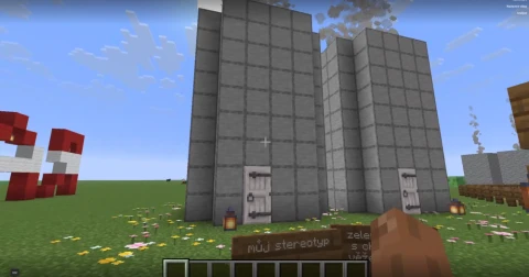 Jedna žákyně postavila „svět stereotypů“ přímo v Minecraftu a místo suchého textu odevzdala video z průletu touto krajinou.
