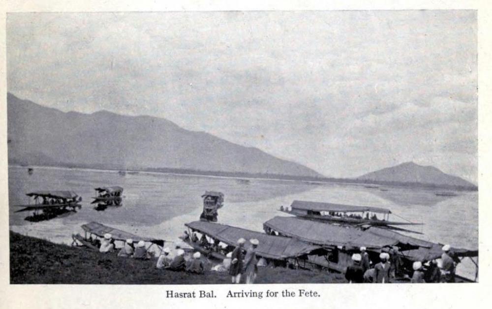 arriving_for_fair_at_hazrat_bal_1920