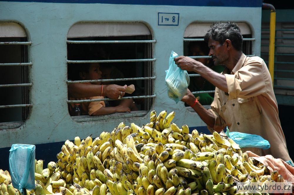 občerstvení na nádraží - indická železnice